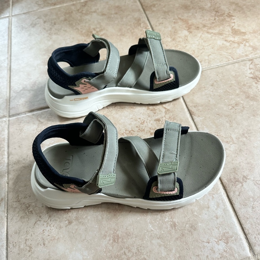 Women’s Teva Zymic sandals